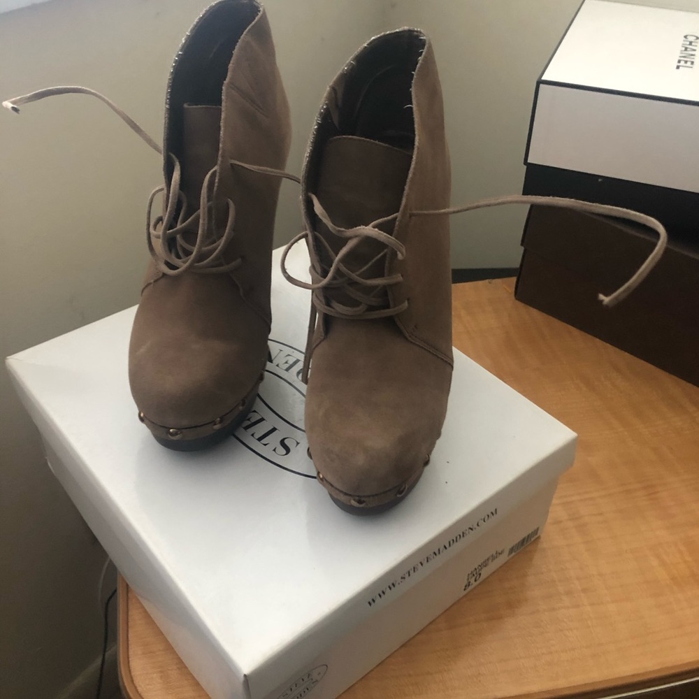 Suede platform bootie